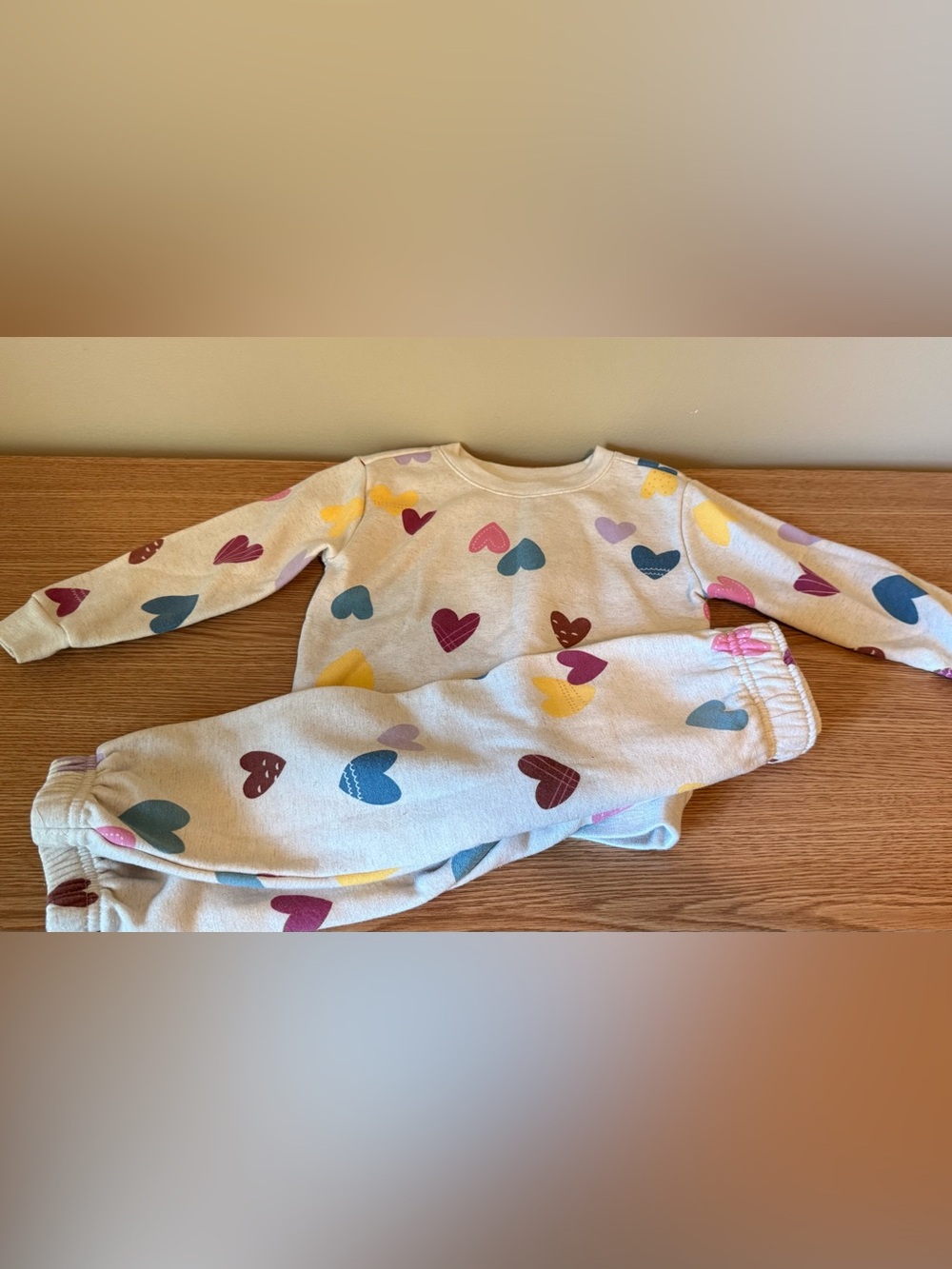 Cat & Jack Cream Sweatshirt with Multicolor Heart Print, size 2T